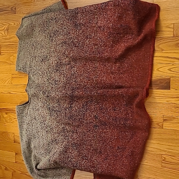 Poncho - Picture 2 of 4